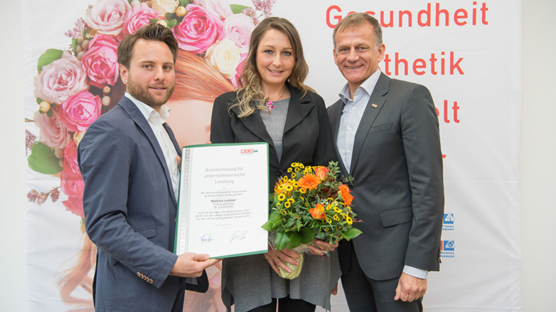 Bettina Moser bei der feierlichen Urkundenverleihung zum zehnjährigen Firmenjubiläum im Steiermarkhof in Graz